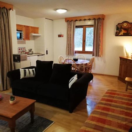 Ferienwohnung Le Repere Des Ecureuils Samoëns Exterior foto